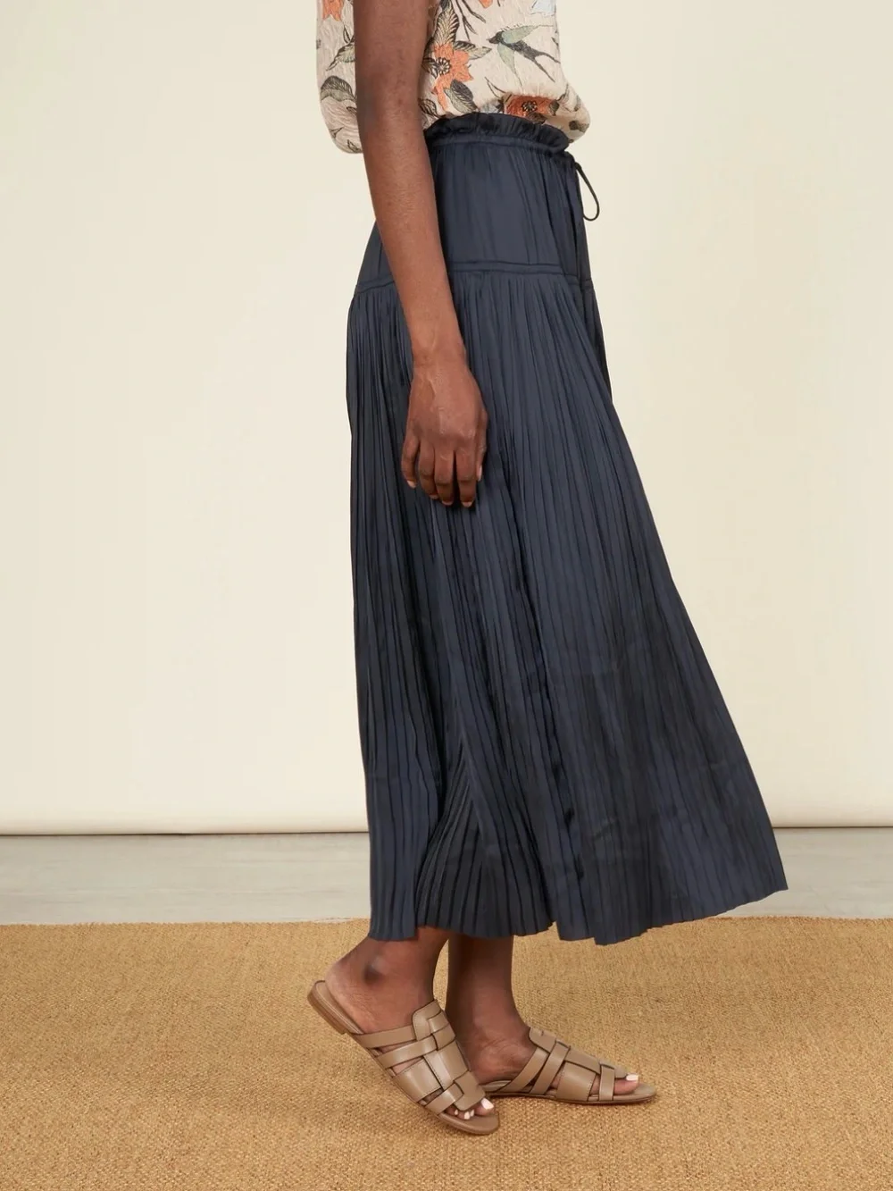 ULLA JOHNSON • Victoria navy pleated midi skirt - size 0 - Picture 3 of 10